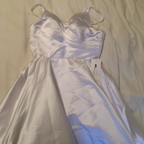 Satin Prom/Wedding/Engagement/Party/Cocktail White Dress, size 2 - Picture 4 of 4